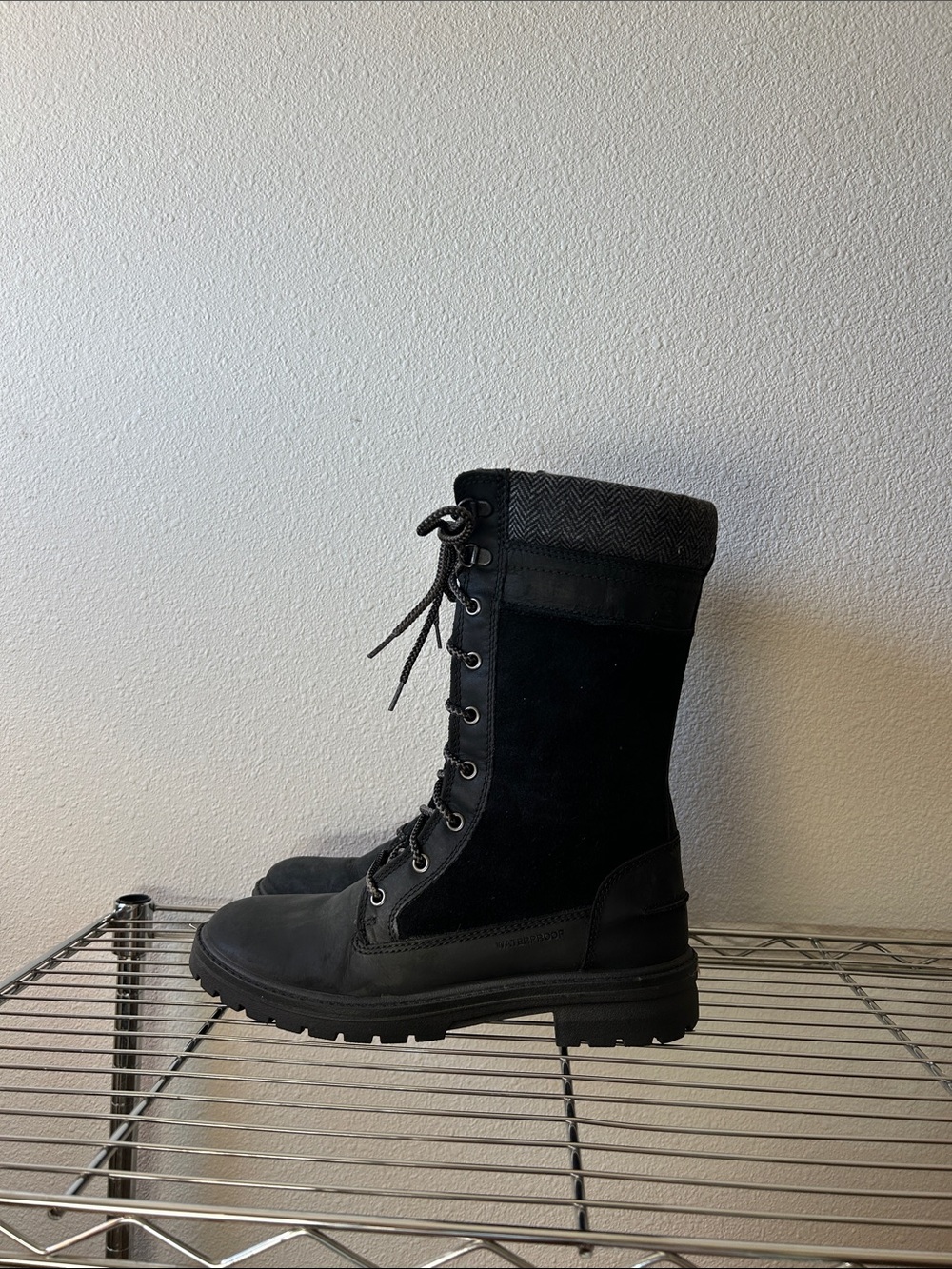 New Kamik Rogue9 Black Lace-Up Women's Waterproof Boots, Size 8